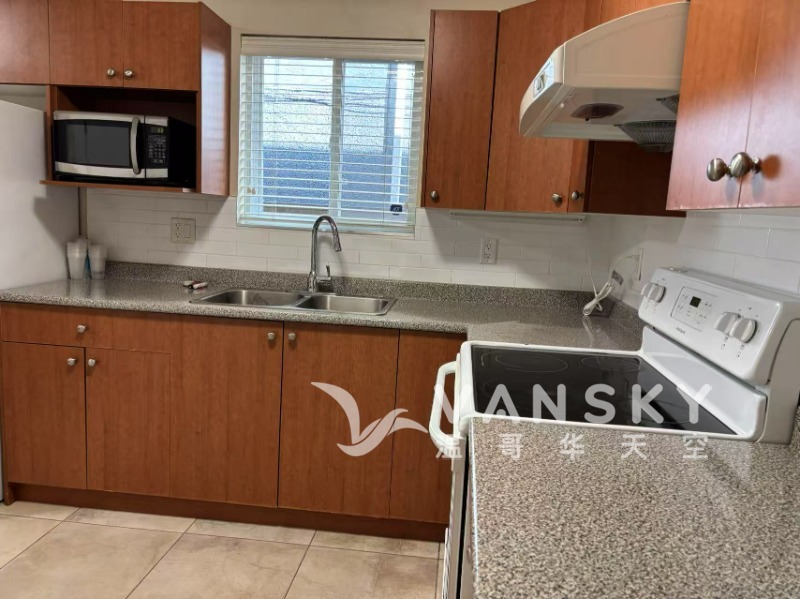 250421192200_kitchen 2.jpg